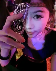 qq皮肤七年女生