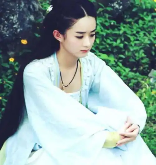 8位女星经典造型,郑爽唐嫣赵丽颖杨幂宣璐刘亦菲,谁仙气飘飘