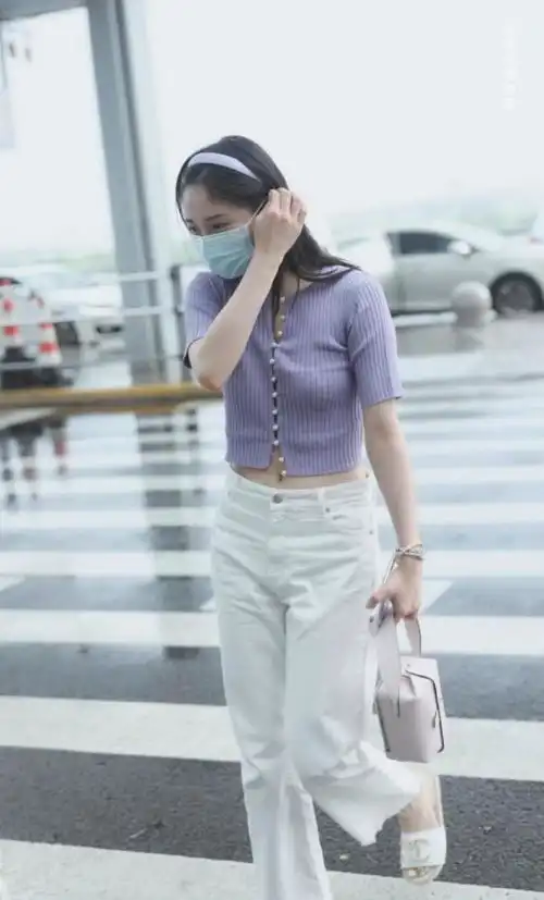 琵琶少女周洁琼,颜值实力双具备,甜酷女孩的私服鉴赏