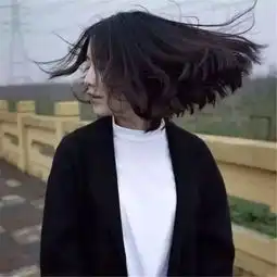 万茜的锁骨短发与干练短发,哪个更适合你