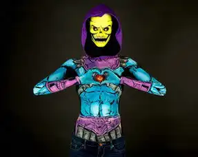 加拿大女子逼真cosplay人体彩绘变漫画人物