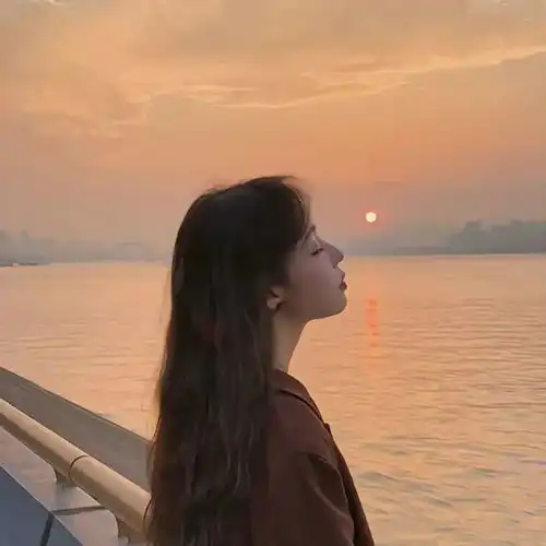 女生头像熬夜只是孤独的附属品,夜只是适合我存放影子的地方腾讯新闻