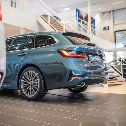 宝马旅行版车型设计的完美诠释者,它就是bmw330i旅行版