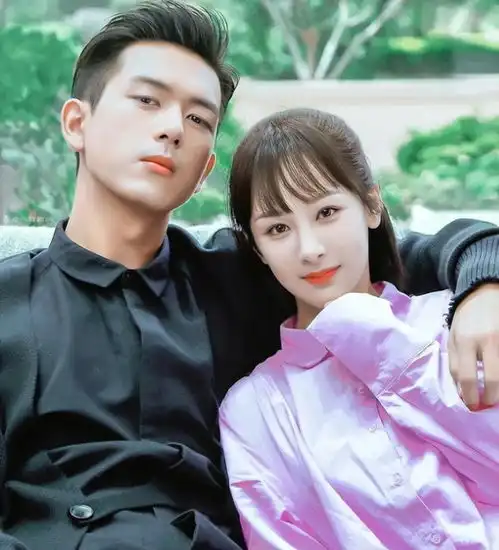 国色芳华开播即爆杨紫与李现二搭cp感好强杨紫古装绝美