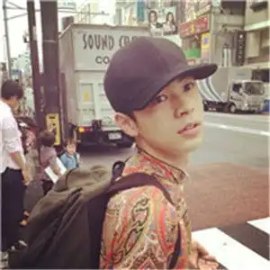 戴帽子的男生头像潮流短发干净清爽的男神