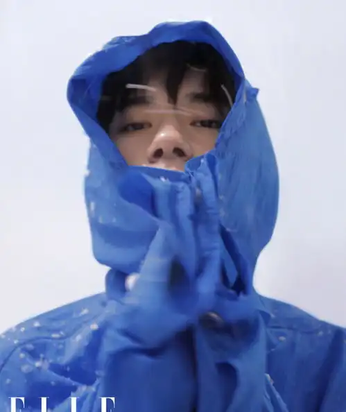 易烊千玺曝新封面,失踪人口终于营业,00后顶流的眼神绝了