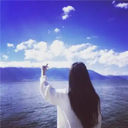 背影情侣头像一男一女,有时候真的很想和你走在一起