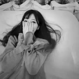 高清白色系女生头像黑白