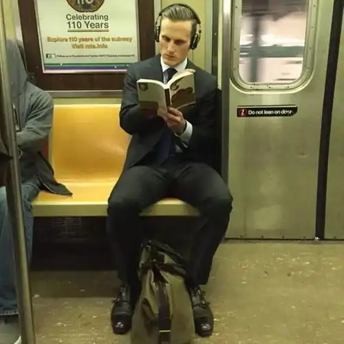 收录了全世界的禁欲系帅哥,这本火爆ins的书,所有女人都想读