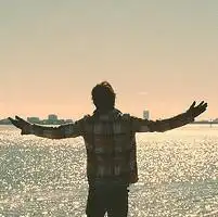 晚霞男生卫衣背影头像