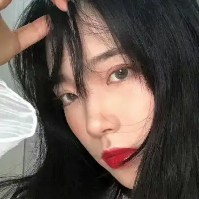 红唇漂亮女生头像