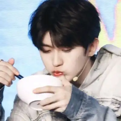 2023潮流可爱纯洁男生头像