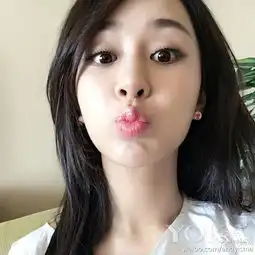 嘟嘴卖萌头像女生卡通空