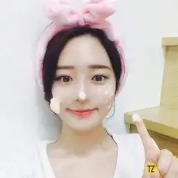 韩系女生头像嘟嘴遮眼