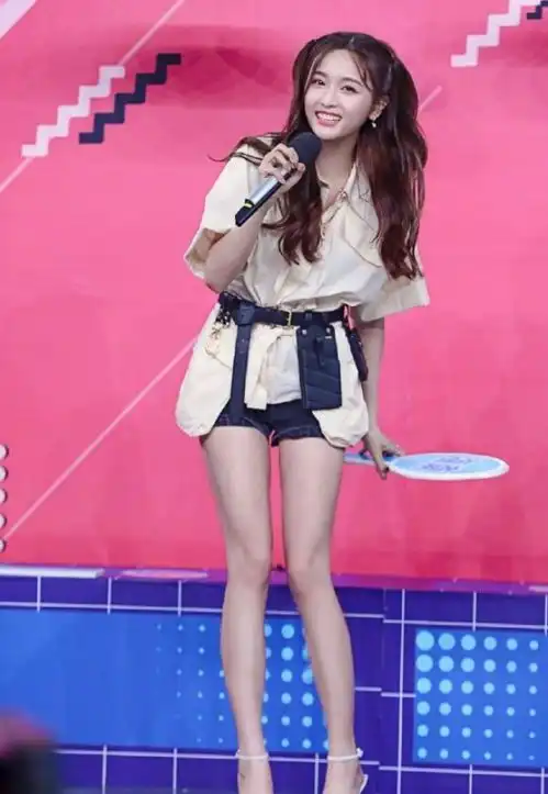 天使给了吴宣仪漫画脸,还在她的腿上施了魔法网友腿精本精