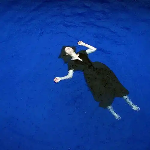 有没有比较丧的女生头像