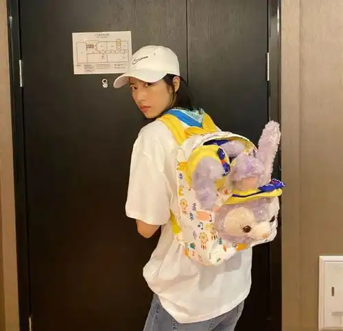 二三十岁的女孩别买太多包,有周雨彤这三款就够了,第一款超推荐