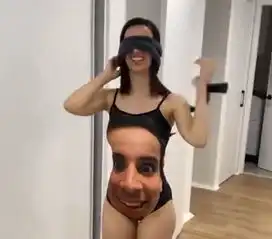 最直男友澳洲男子将自己头像印在女友比基尼上,如果有人搭讪,就会看到我的脸