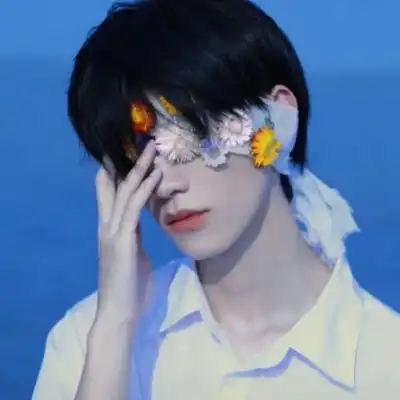 蓝色系又超级温柔的帅气男生真人头像经过了兜兜转转的重逢是场浪漫