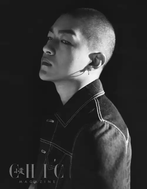 充满荷尔蒙又痞又帅的屈楚萧