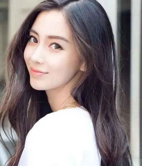 现实版三十而已杨颖与富太合照靠边站,是不配还是太低调