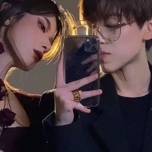 情侣头像玫瑰你拿着才浪漫,大海和你才好看