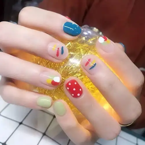 短指甲妹子的夏季美甲指南