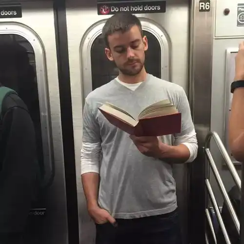 集齐各种禁欲系美男,这本火爆ins的书全世界女人都想读