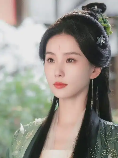 淮水竹亭刘诗诗最美装扮来了,黑衣浓妆仍压不住亮眼女配
