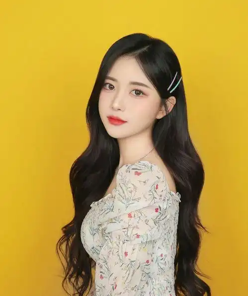 女神标配浪漫韩系卷发,超有气质