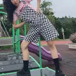 2019流行禁欲系少女,t恤这样穿酷感十足