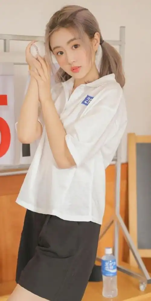 双马尾运动系元气少女甜美可爱