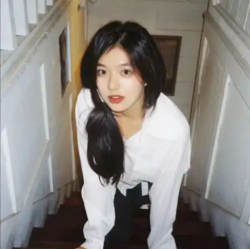 干净白色系女生头像