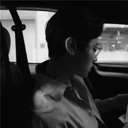 qq头像男生伤感黑白,我透支了所有的运气