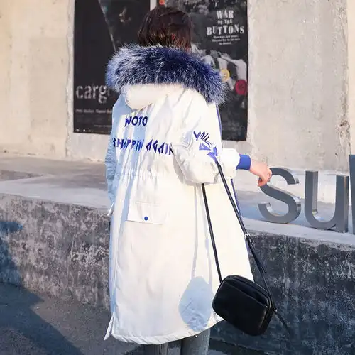 下雪天,十女有九女都怕冷,瞧这羽绒服,防寒又减龄,美绝了