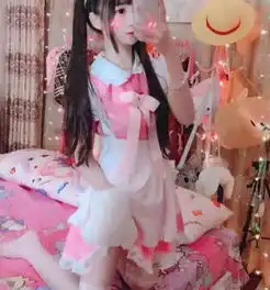 抖音新晋萝莉人气完胜蔡萝莉,看到真人,网友睡衣有点儿大