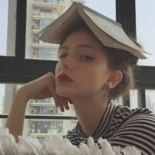 真人女生头像合集我喜欢风的透彻,像能望穿的快乐