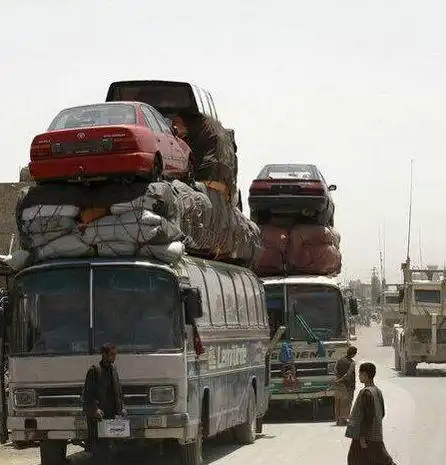 爆笑gif图片这是我们校园的女大佬,不信你看这坐姿