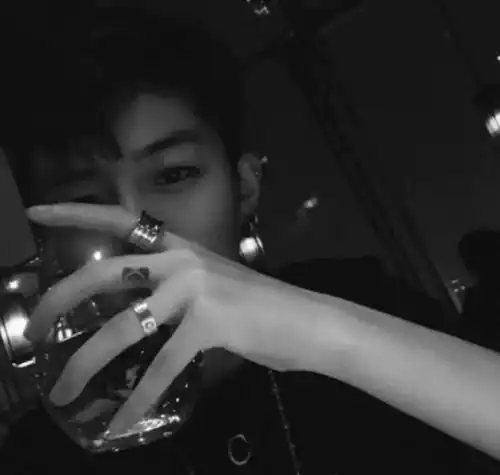 男生常把这三句话放在嘴边,务必要重视,多半是得了抑郁症