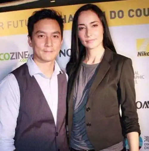 娱乐圈中不嫌弃妻丑的几位明星,吴彦祖和周润发上榜了