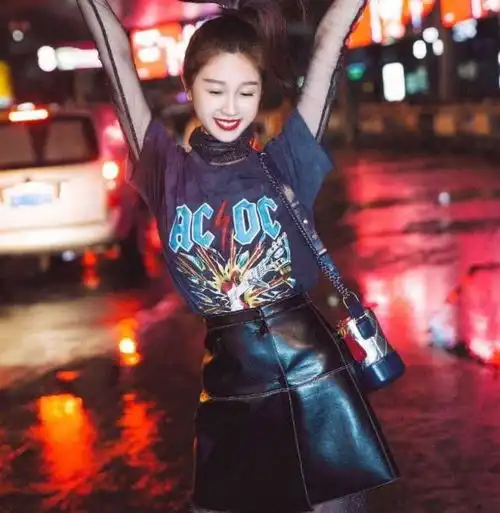 萝莉裙显嫩太有效了,当虞书欣穿上后,我还以为她未成年