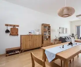 90㎡木质简约风,书房兼衣帽间的设计超实用