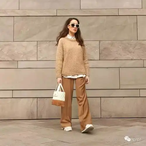 这个色系搭配不好像阿嫲,搭配得好就能像刘雯一样有高级感