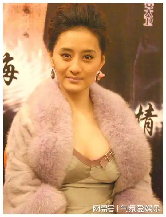 她是最美琼女郎,16岁和周星驰演情侣,如今46岁仍风韵犹存