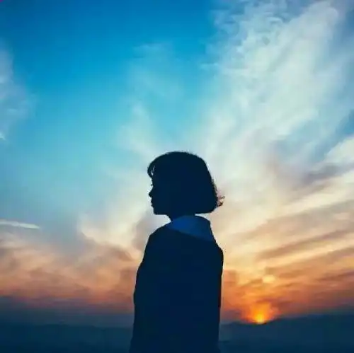 丧系头像男生背影女生