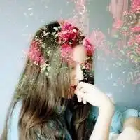 女生手捧花侧面的qq头像