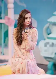 baby现身上海某品牌活动甜美裸粉仙女裙尽显少女感