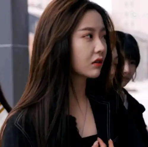 所有人都带妆录制,唯独她一个人搞特殊,张雨绮对她翻了3次白眼