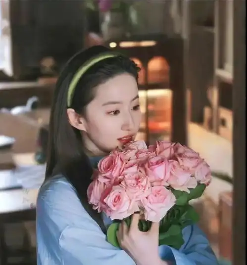 为什么刘亦菲的脸这几年被捧上天了看网友的评论引起万千共鸣