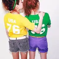 要情侣的姐妹的在一起的图片